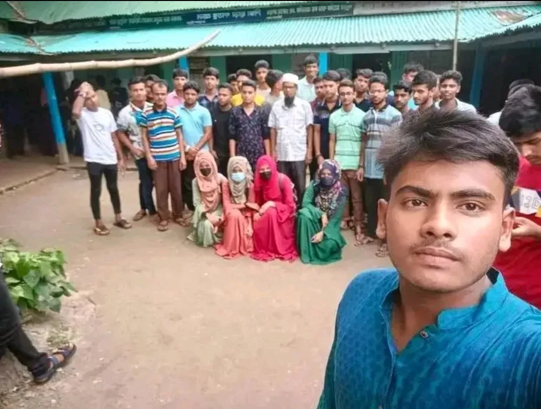 শিক্ষার্থী ও শিক্ষক দল
